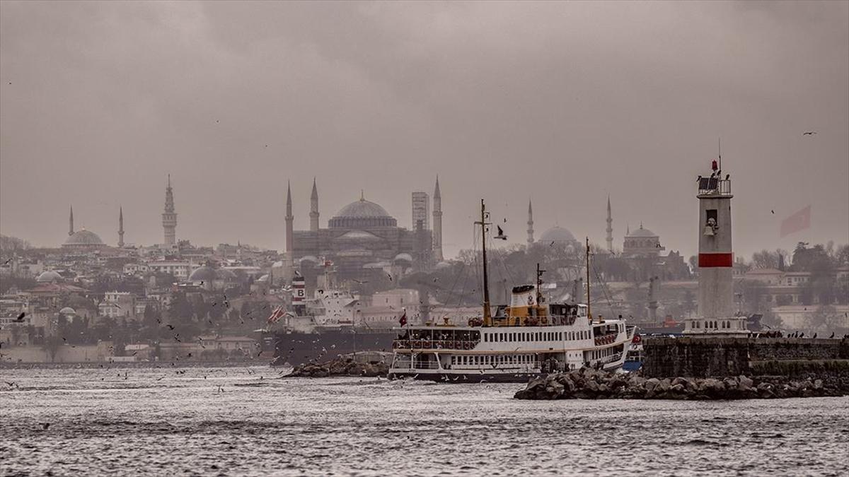 İstanbul'da etkili olan sağanak gece saatlerine kadar sürebilir