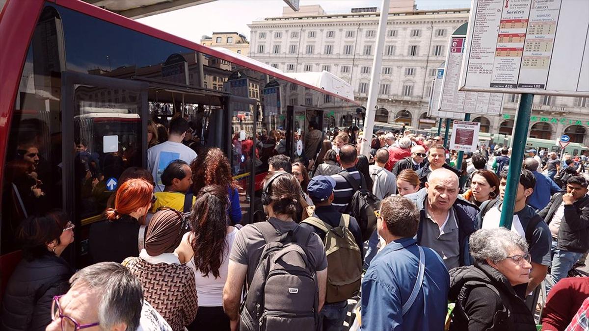 İtalya'da toplu taşıma sektöründe çalışanlar greve gitti