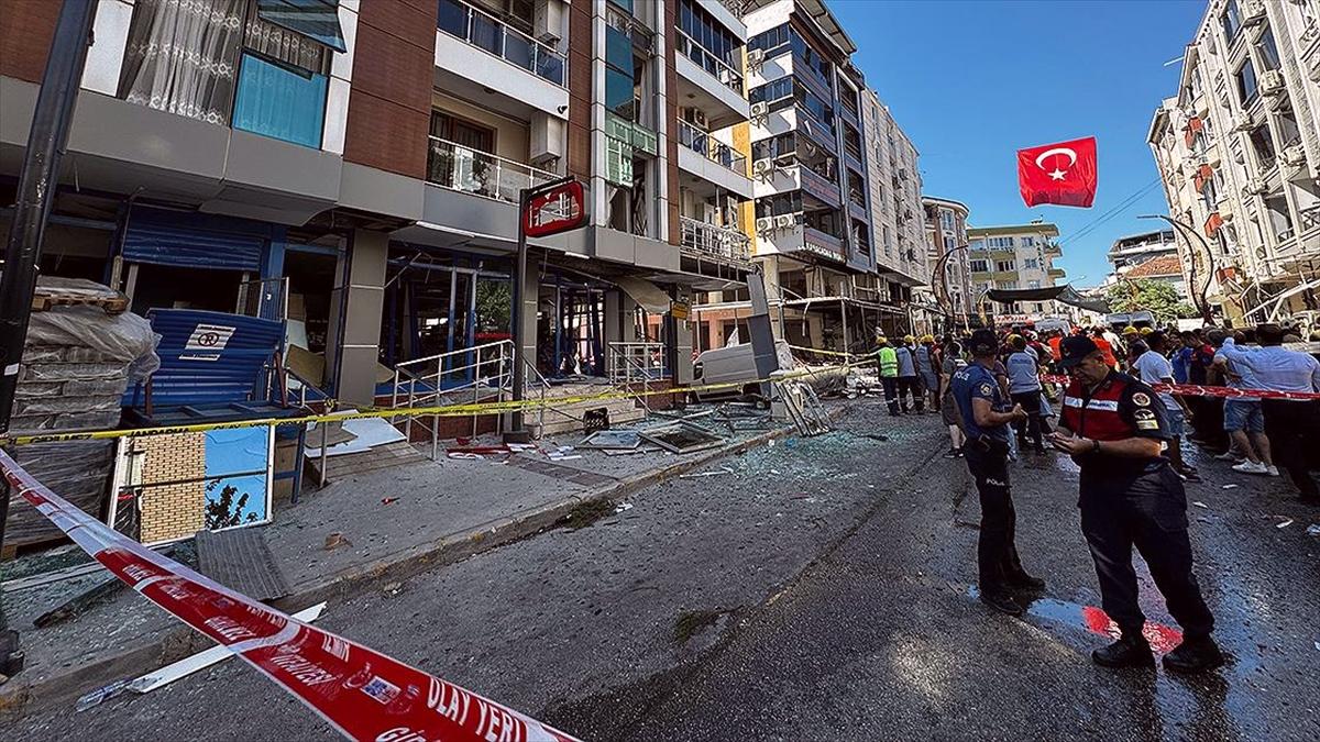 İzmir'de bir restoranda meydana gelen patlamada 4 kişi hayatını kaybetti