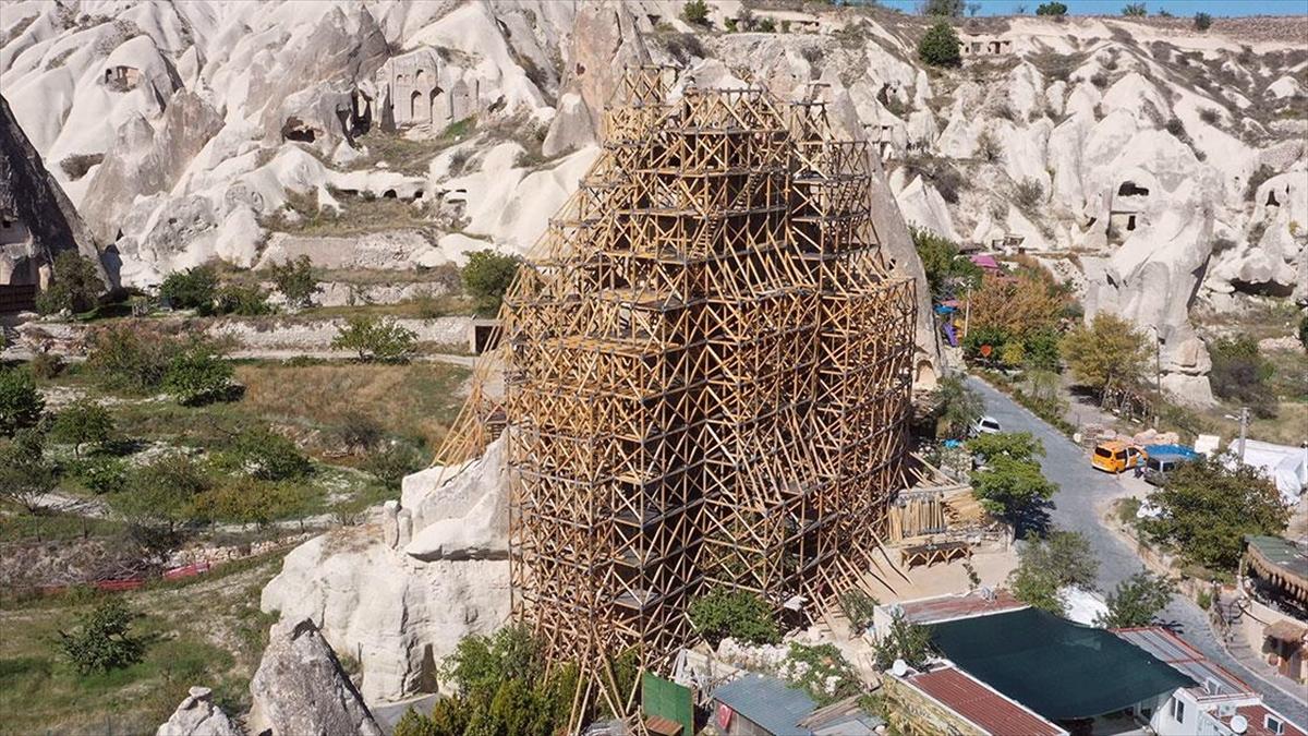 Kapadokya'da zamana direnen peribacaları restorasyonla geleceğe taşınıyor