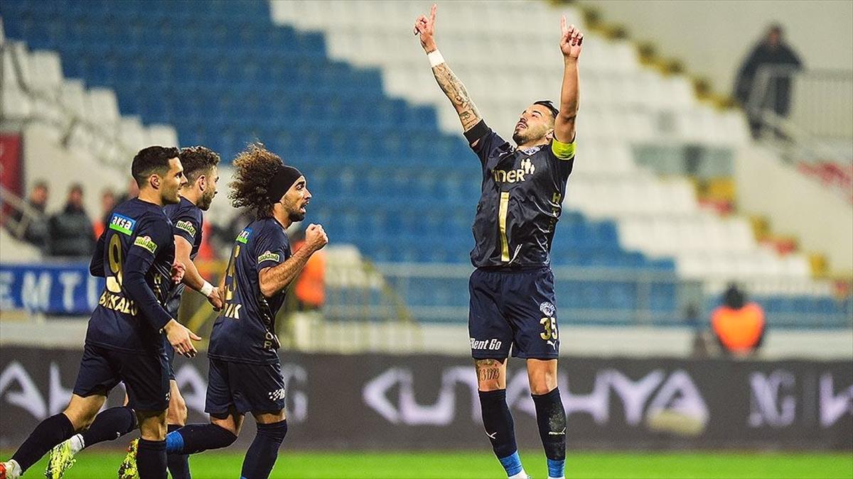 Kasımpaşa 3 puanı 5 golle aldı