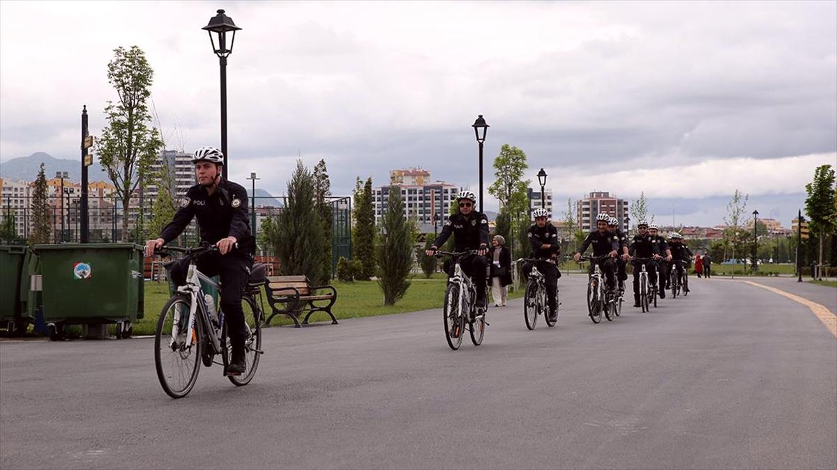 Kayseri'de polisler vatandaşın huzur ve güvenliği için pedal çeviriyor