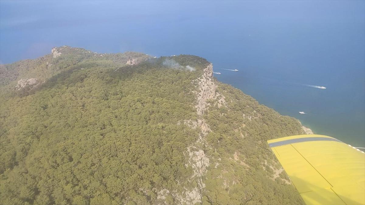 Kemer'de yıldırımın neden olduğu orman yangınları kontrol altına alındı