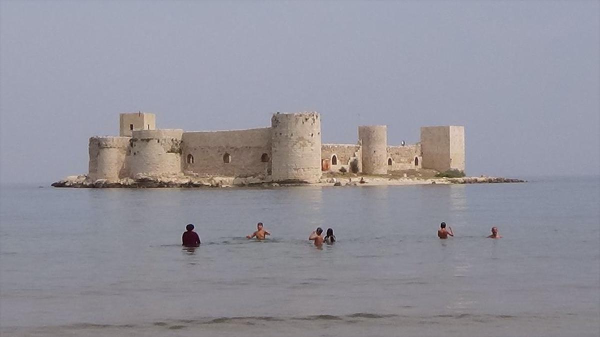 Kızkalesi'nde turizm hareketliliği devam ediyor