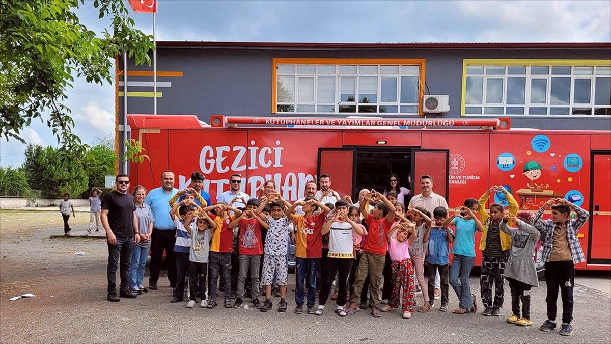 Kültür ve Turizm Bakanlığı Destekli Gezici Kütüphane Samsun'u Geziyor