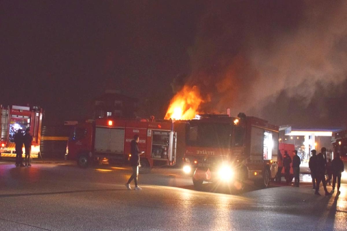 Manisa'da lastik tamirhanesinde çıkan yangın söndürüldü