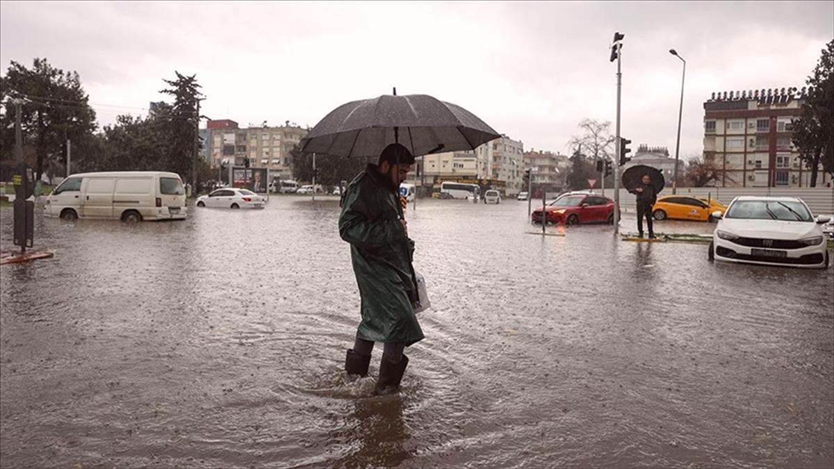 Meteorolojiden yurdun doğusu için kuvvetli sağanak uyarısı