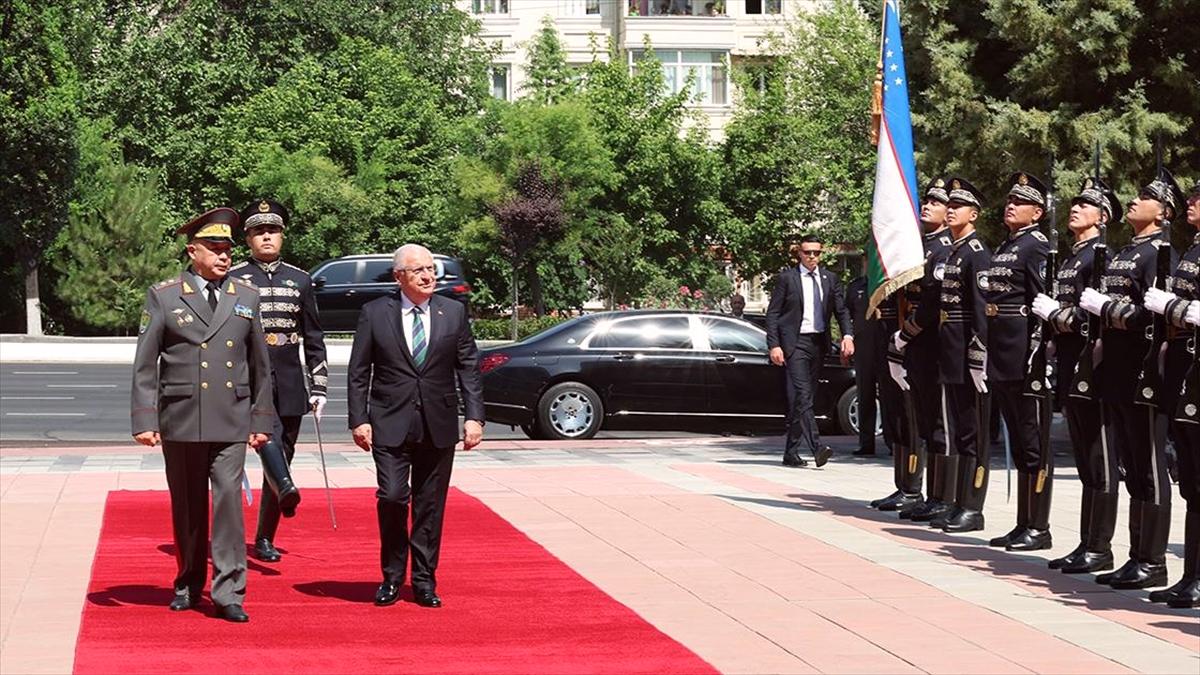 Milli Savunma Bakanı Güler, Özbek mevkidaşı Korgeneral Kurbanov ile görüştü