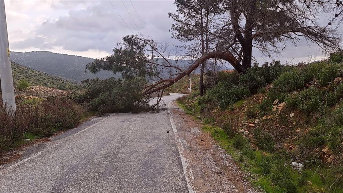 Muğla'da kuvvetli rüzgar ve sağanak etkili oluyor