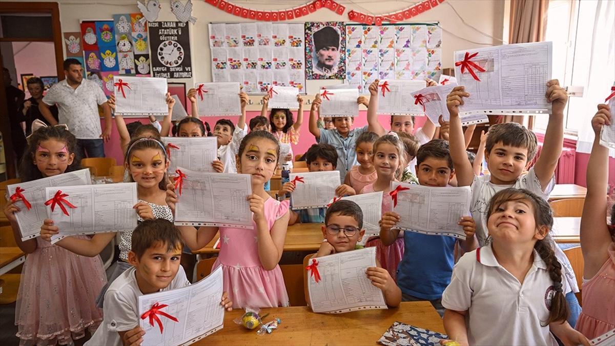 Öğrencilere sosyal etkinlik içerikli yeni karneler dağıtılacak