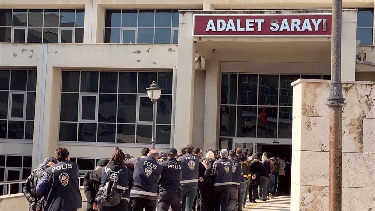 Osmaniye'de Mahzen-3 operasyonunda yakalanan 52 şüpheli adliyede