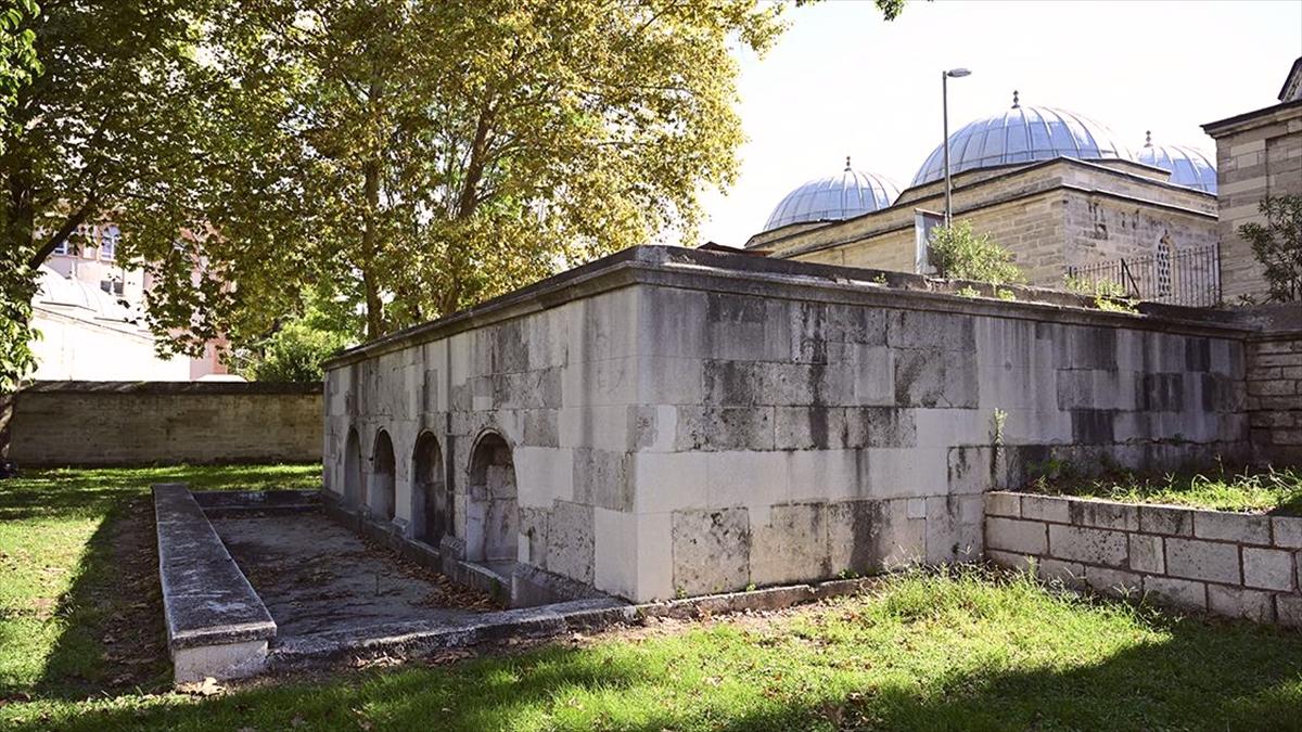 Osmanlı'nın alevlerle mücadelesinde önemli rol oynayan yangın havuzları tarihe tanıklık ediyor