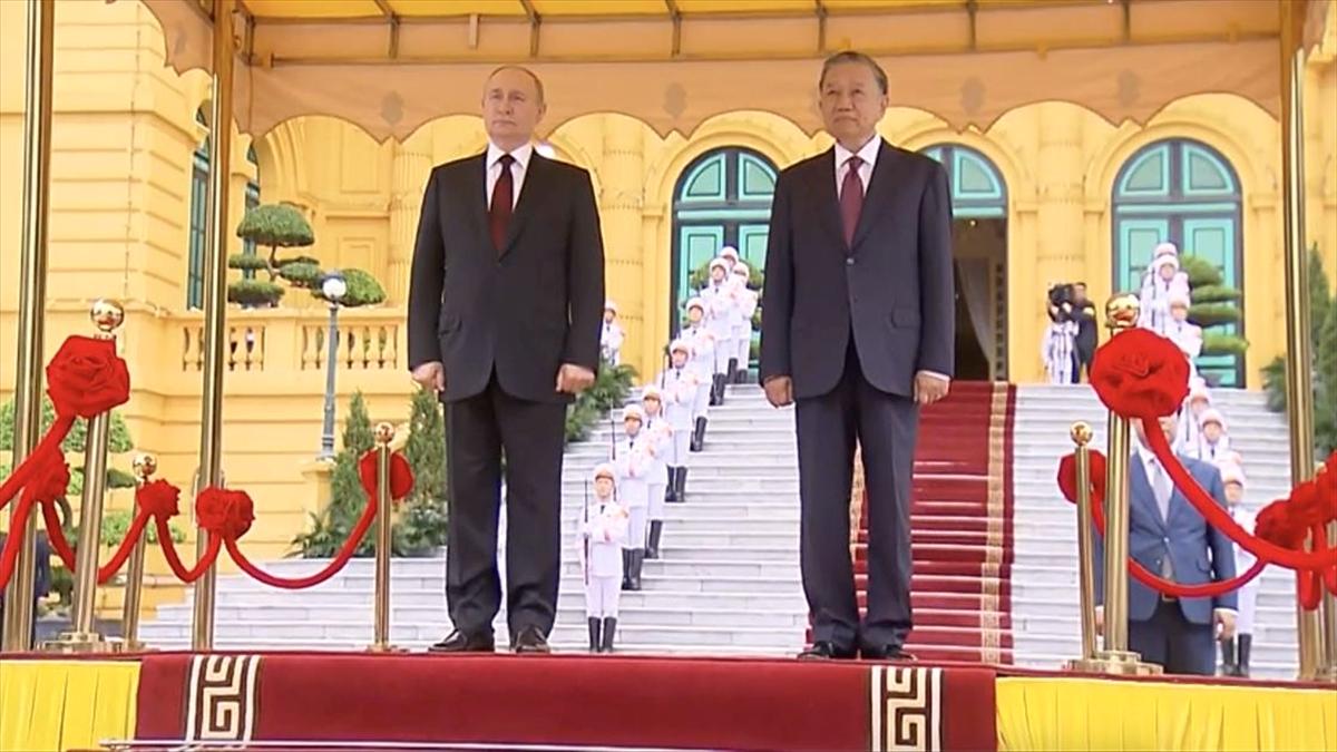 Putin ile Vietnam Devlet Başkanı To Lam, Hanoi'de bir araya geldi