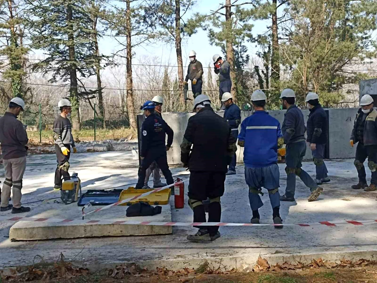 Sakarya Müftülüğü ve AFAD iş birliği ile 'Depremde Arama Kurtarma Eğitimleri' devam ediyor