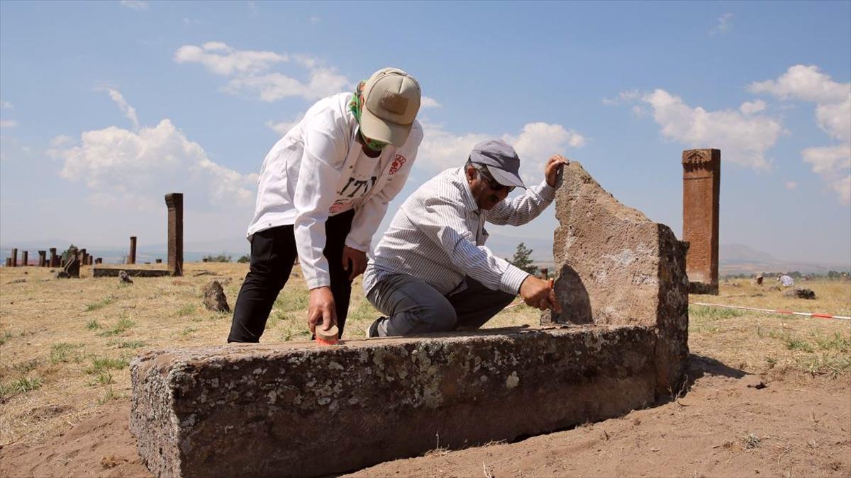 Selçuklu Meydan Mezarlığı'nda tahrip olan 80 mezar taşı restore edildi