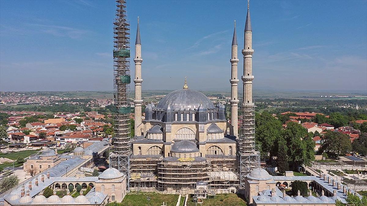 Selimiye Camisi'nin dört minaresinden üçündeki restorasyon tamamlandı