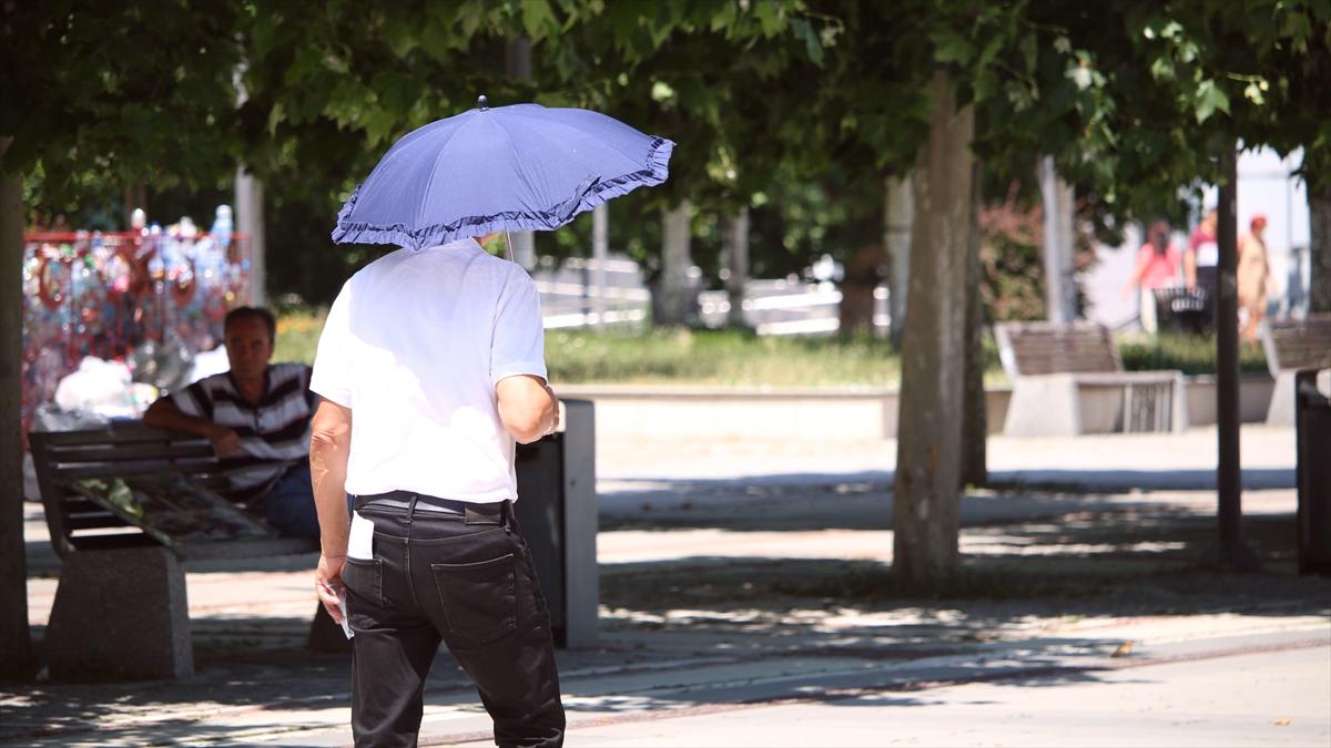 Sıcak Havalarda Hipertansiyon ve Kalp-Damar Hastalarının Dikkat Etmesi Gerekenler