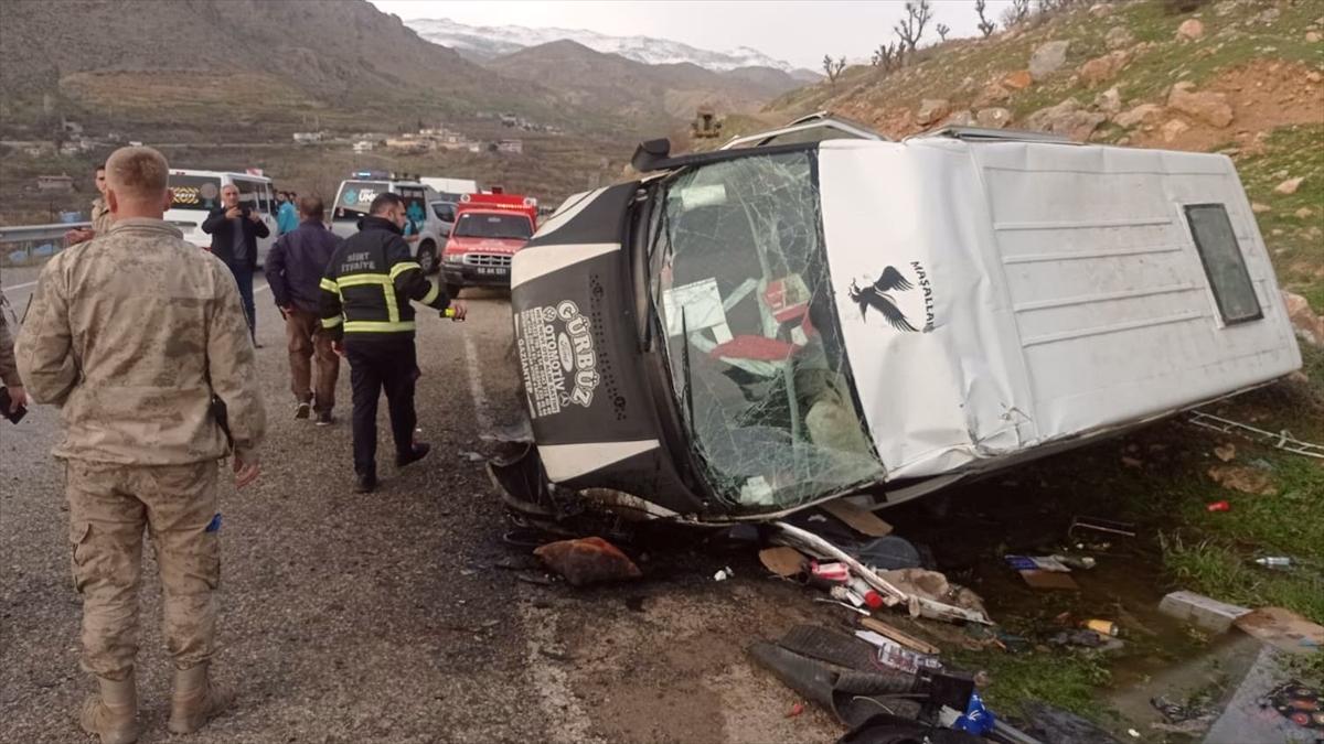 Siirt'te devrilen okul servisindeki 1 öğrenci öldü, 5'i öğrenci 6 kişi yaralandı