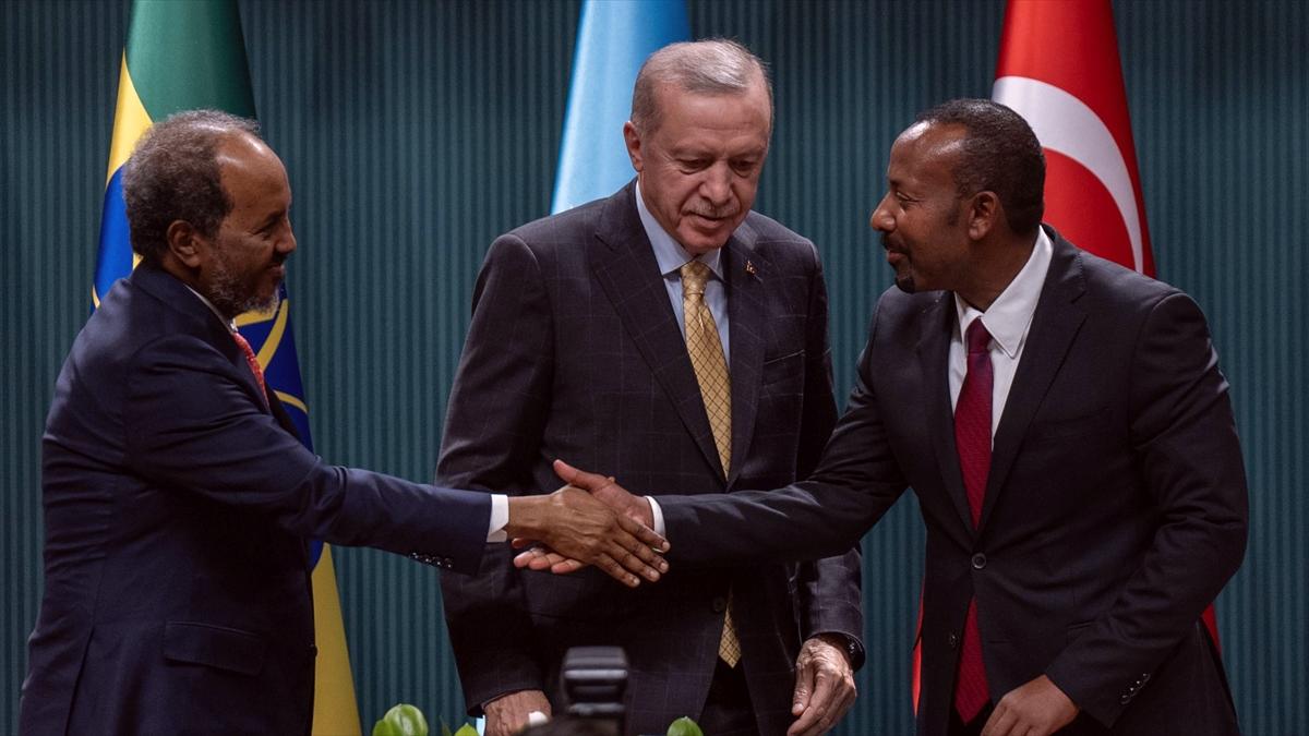 Somali Cumhurbaşkanı ile Etiyopya Başbakanı Ankara süreci sonrası ilk kez Etiyopya'da görüştü