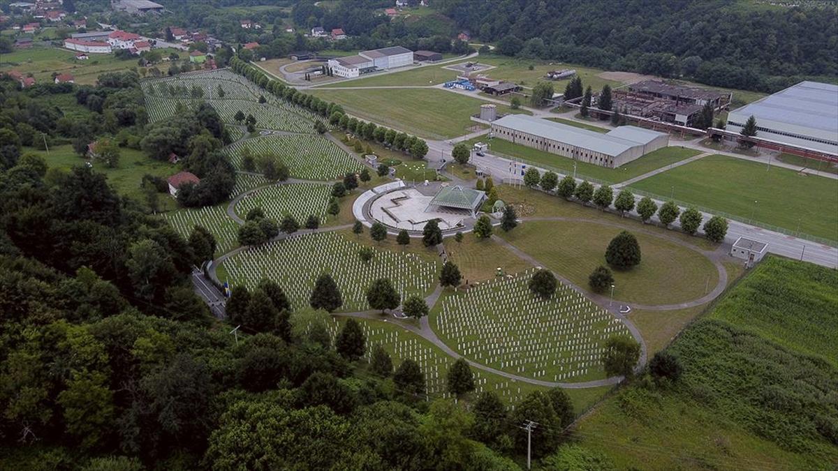 Srebrenitsa Soykırımı Anma Töreni ve Kurbanların Defni