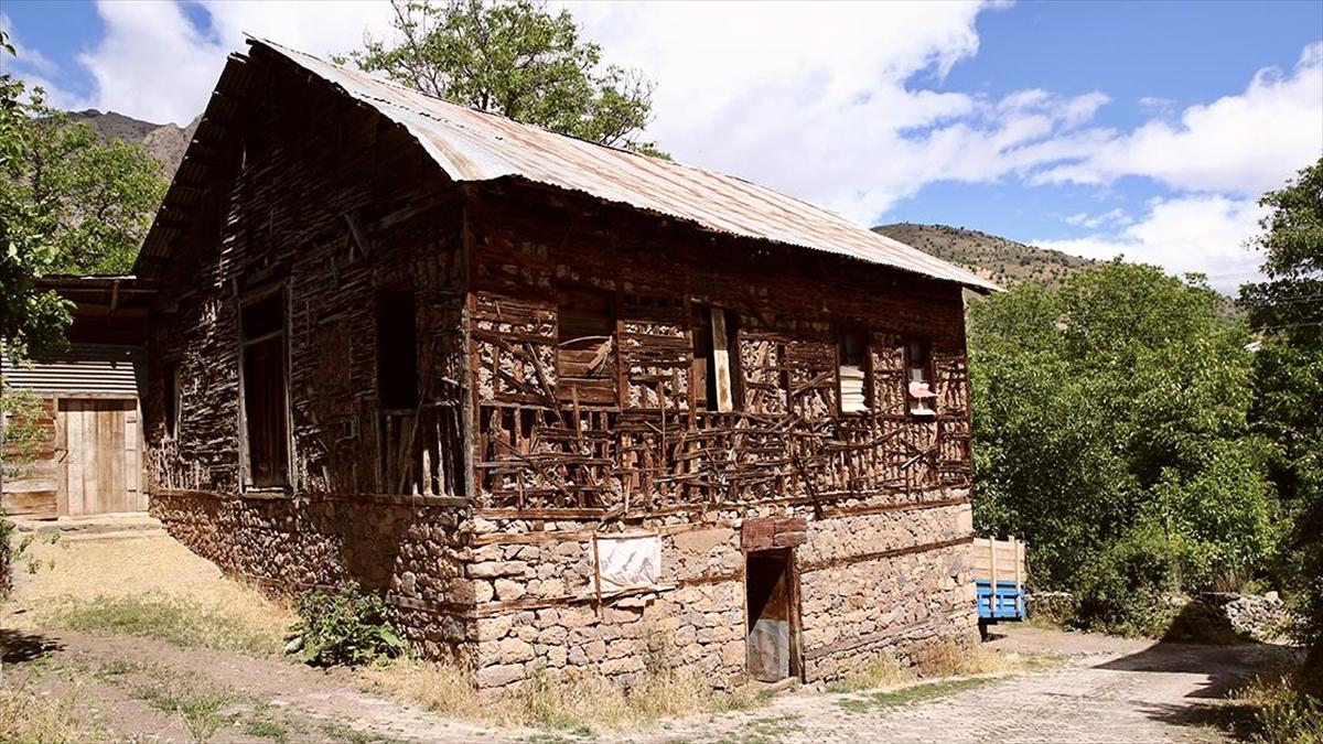 Tamzara'nın tescilli ev ve çeşmeleri ziyaretçilerini geçmişe yolculuğa çıkarıyor