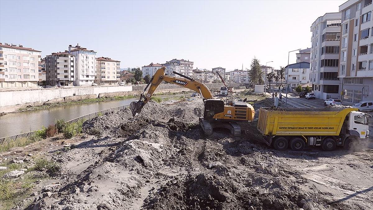 Taşkınlarla gündeme gelen Terme Çayı'nın yatağı 30 metre genişletiliyor