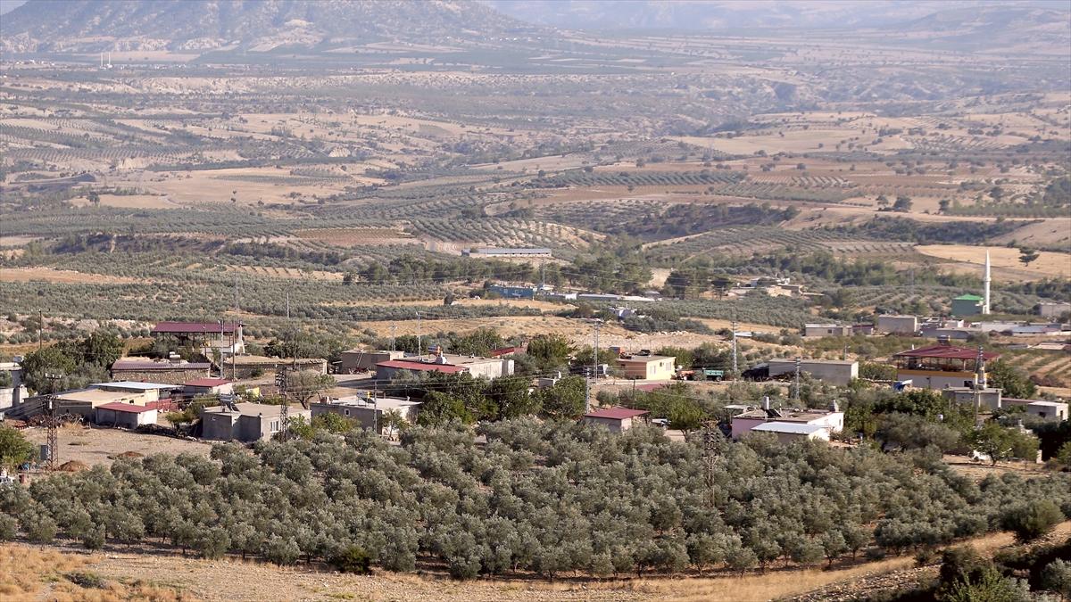 Toros Dağları'nın eteğindeki mahallede inşa edilen gölet yöre halkına 