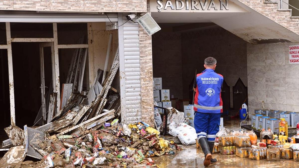 Trabzon'daki taşkın ve heyelanların izleri siliniyor