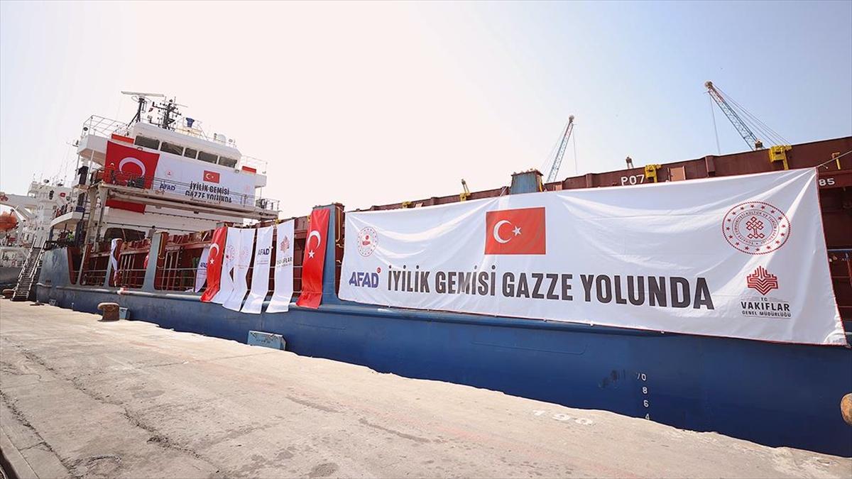 Türkiye'nin Gazze için hazırladığı 8'inci yardım gemisi Mersin'den uğurlandı