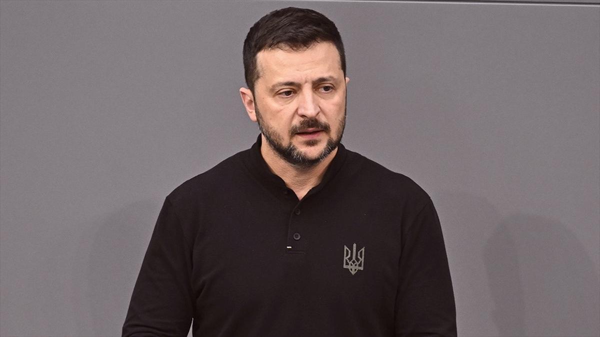 Ukrayna Devlet Başkanı Zelenskiy, yeni savunma yardımını duyuran ABD'ye teşekkür etti