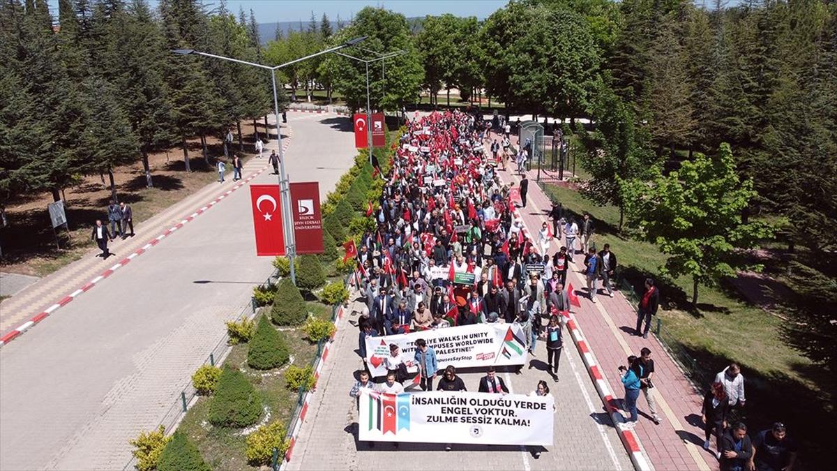 Üniversiteliler İsrail'in Gazze'ye yönelik saldırılarını protesto etti