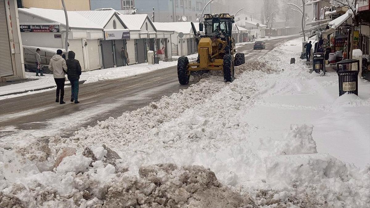 Van, Bitlis, Hakkari ve Muş'ta 391 yerleşim birimine ulaşım sağlanamıyor