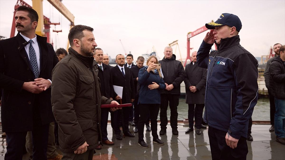 Zelenskiy, İstanbul'da Ukrayna tersaneyi ziyaret etti