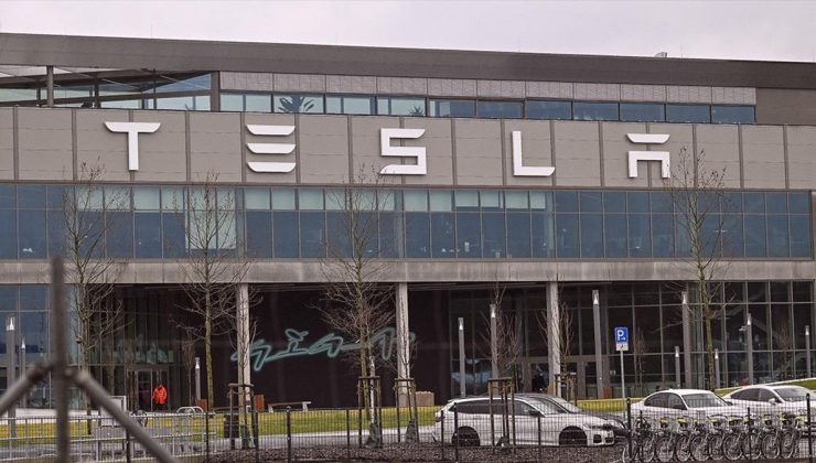 Almanya’da Tesla fabrikasının genişleme planı protesto edildi