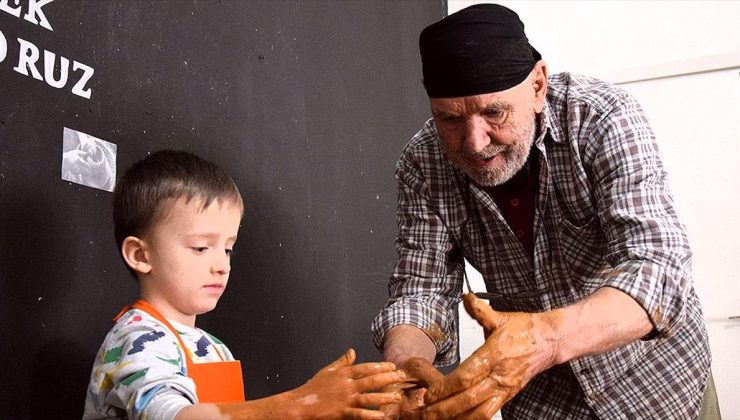 Bilecikli “Yaşayan İnsan Hazinesi” okullarda çocuklara çömlek sanatını öğretiyor