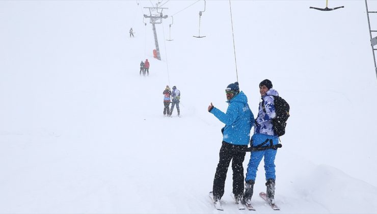 Kayak merkezlerinde en fazla kar kalınlığı 172 santimetreyle Hakkari’de ölçüldü