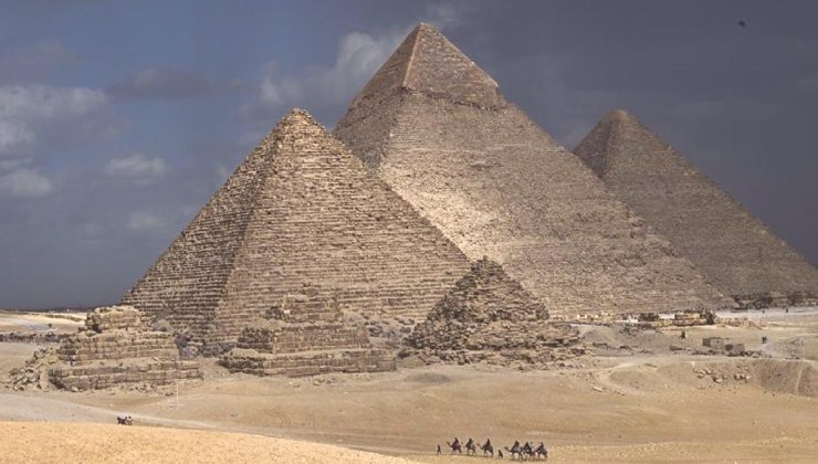 Mısır’da turistlerin çekim noktası: Giza piramitleri