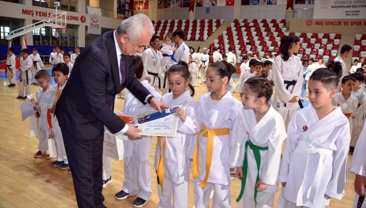 Muş’ta 250 çocuğun “Karate Kuşak Terfi Töreni” düzenlendi