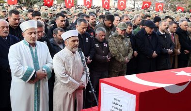 Pençe-Kilit Operasyonu’nda şehit olan Salih Ay, Erzincan’da son yolculuğuna uğurlandı