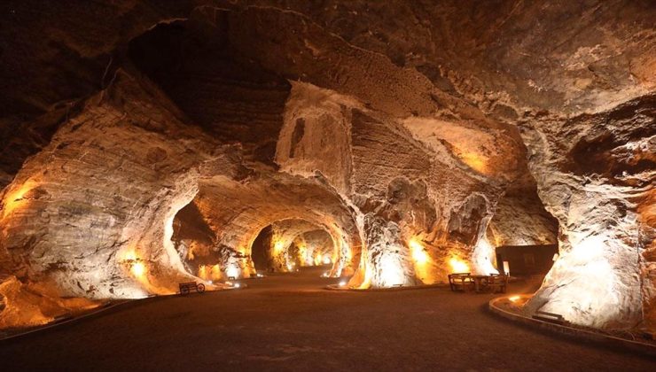 Yer altındaki tuz mağaraları, kışın da turistlerin ziyaret rotasında oluyor