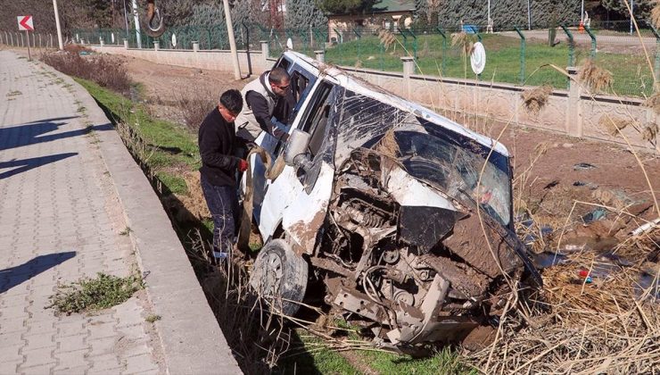 Diyarbakır’da şarampole devrilen servis minibüsündeki 4’ü çocuk 9 kişi yaralandı