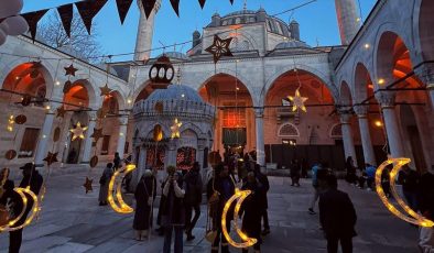 Eski ramazanlar Valide-i Cedid Camii’nde yaşatılıyor