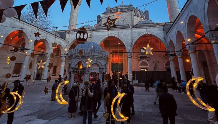 Eski ramazanlar Valide-i Cedid Camii’nde yaşatılıyor