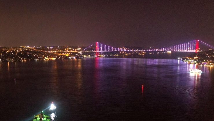 İstanbul Boğazı’nda gemi trafiği çift yönlü askıya alındı