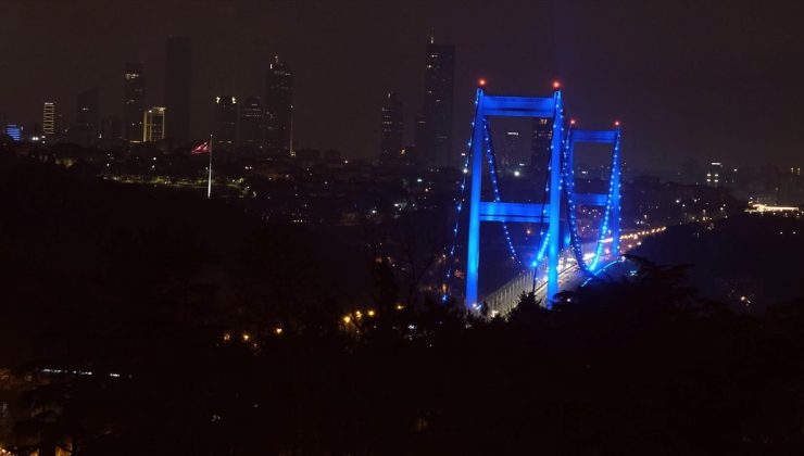 İstanbul’da köprüler kolon kanseri için ışıklandırıldı