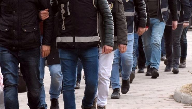 İzmir merkezli FETÖ operasyonunda muvazzaf askerlerin de bulunduğu 18 şüpheli yakalandı