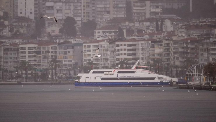 İzmir’de vapur seferleri hava muhalefeti nedeniyle iptal edildi