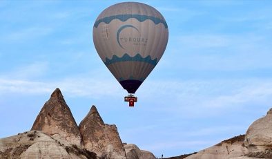 Kapadokya’da balonlar Türk bayrağıyla uçtu