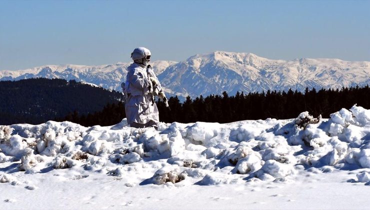 Karlı dağların erleri zorlu görevlere tatbikatlarla hazırlanıyor