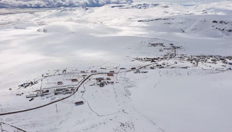 Kars’ın karla kaplı köyleri dronla görüntülendi